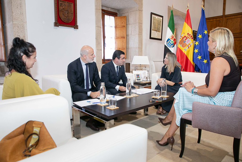 CIEM mantiene una reunión institucional con la presidenta de la Junta de Extremadura